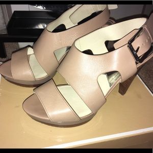 Like New Michael Kors Platform Sandal